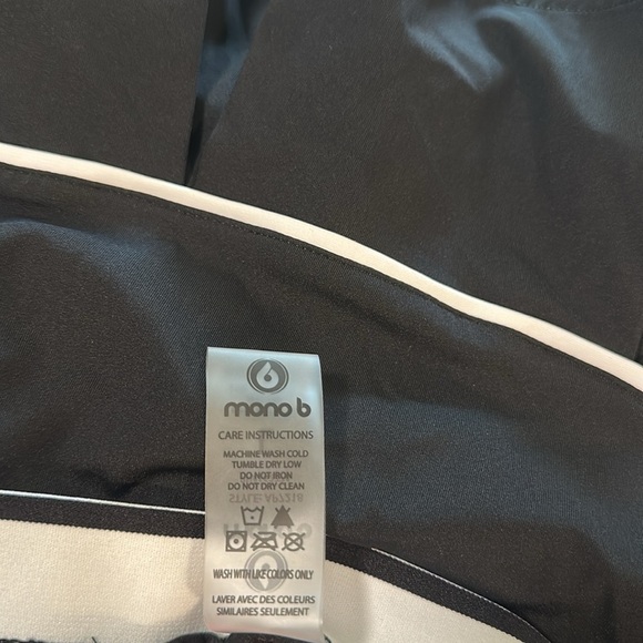 Mono B Clean Lines Skort Size L Black Pull On Style White Stripe Elastic Waist - Picture 10 of 12